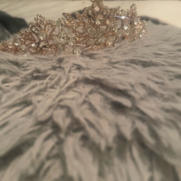 Crown - Picture 4 of 4